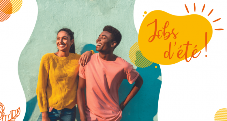 Deux jeunes souriants